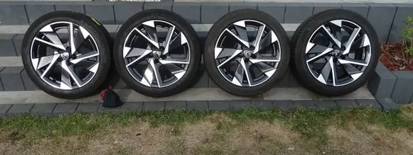 Peugeot 308 R17 alloy rim 9835057580