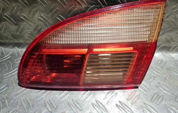 Toyota Avensis T220 Tailgate rear/tail lights 89022025