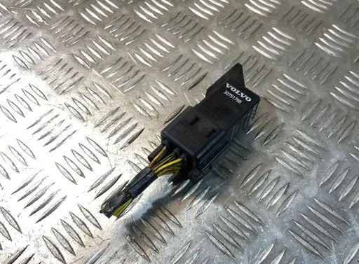 Volvo XC70 Glow plug pre-heat relay 30751798