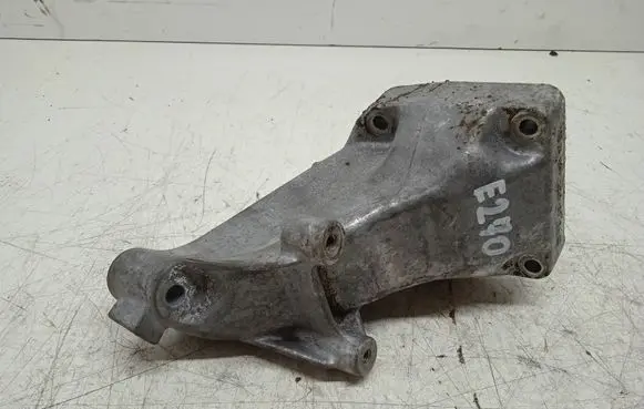Mercedes-Benz E AMG W211 Engine mounting bracket A6112230704