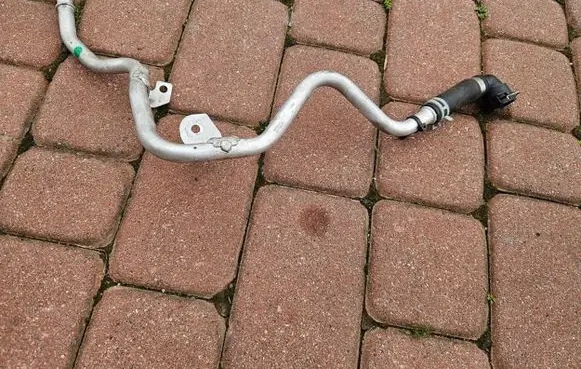 Opel Insignia B Engine coolant pipe/hose 174KM