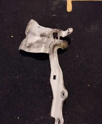 Mazda 3 II Engine bonnet/hood hinges 34K