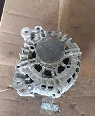 Volkswagen PASSAT B7 Generator/alternator 03L903023B