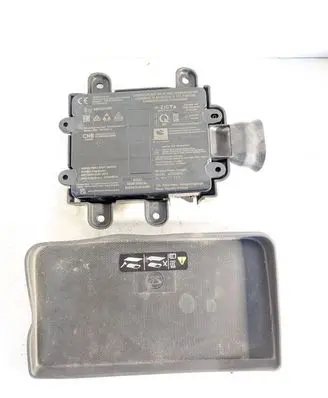 Chevrolet Tahoe Wireless charging module 13555223 85151377 L0311032AA