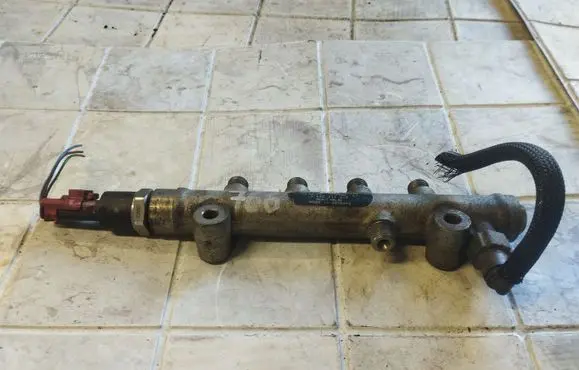 Peugeot 206 Fuel main line pipe 9641509480 0445214028
