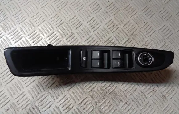Hyundai i20 (GB IB) Electric window control switch 299131736 299131738