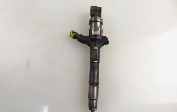 Toyota Corolla Verso E121 Fuel injector 2367027020