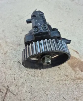Fuel injection high pressure pump