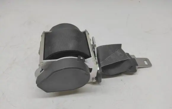 Middle seatbelt (rear)
