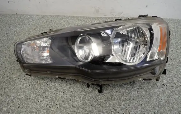 Mitsubishi Lancer VIII Headlight/headlamp