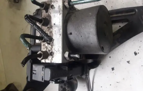 Renault Scenic II - Grand scenic II ABS Pump 84B02AAY1