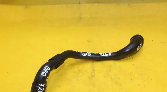 Audi A3 S3 8L Breather hose/pipe 06A103217G