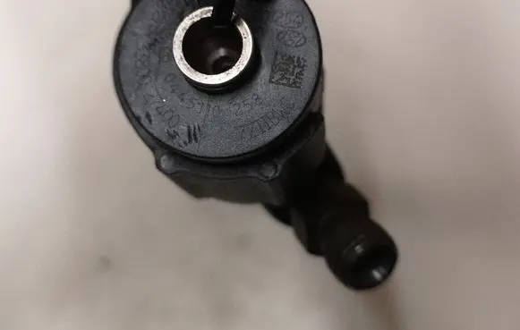 Hyundai Tucson JM Fuel injector 0445110258
