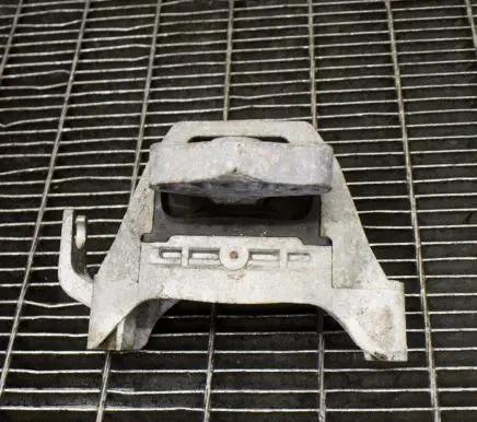 Opel Zafira C Engine mount bracket 13347455