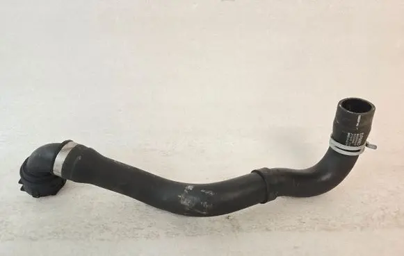 Volvo XC40 Engine coolant pipe/hose 32222082