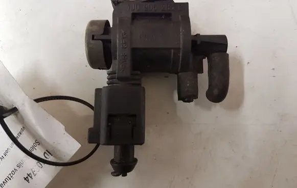 Volkswagen Golf IV Turbo solenoid valve 1J0906283C