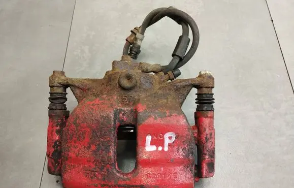 Volkswagen Golf VII Front brake caliper
