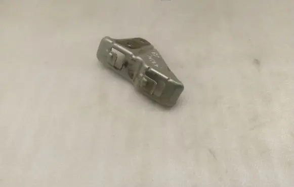 Headlight/headlamp mounting bracket