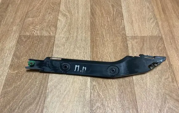Opel Zafira A Front bumper mounting bracket 90580642