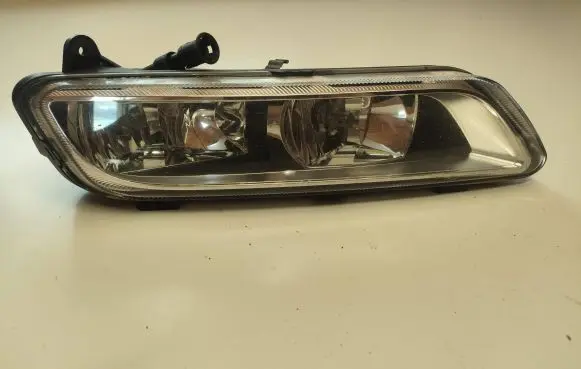Volkswagen PASSAT B7 Front fog light 176623