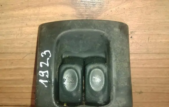 Renault Megane I Electric window control switch