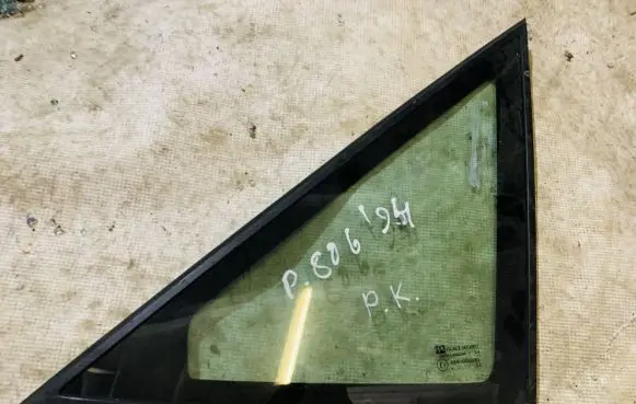 Peugeot 806 Front triangle window/glass 