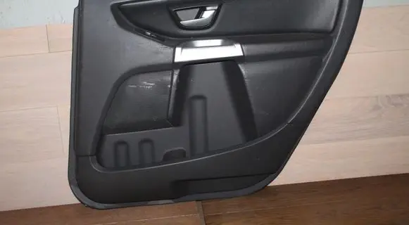 Volvo XC90 Front door card panel trim