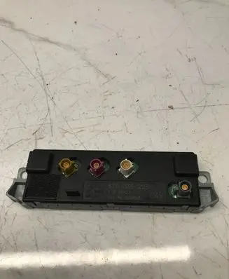 Audi A5 8T 8F Antenna control unit 8T0035225 005853