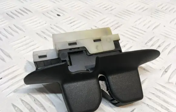 Renault Laguna II Tailgate/trunk/boot lock/catch/latch 8200000894