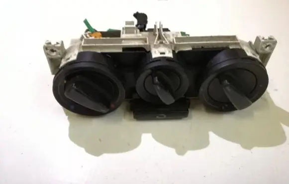 Volkswagen PASSAT B5 Climate control unit