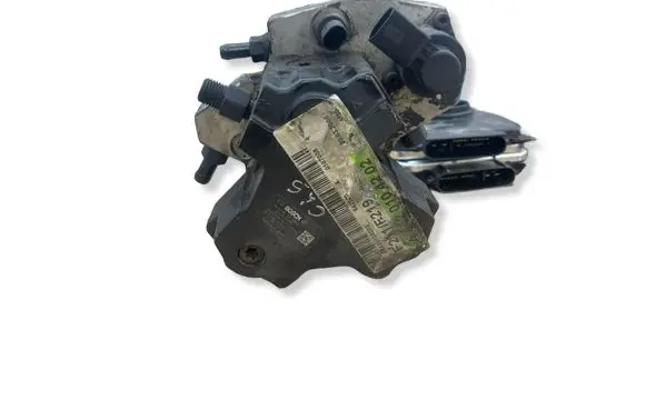 Mercedes-Benz CLS C219 Fuel injection high pressure pump A6420700201