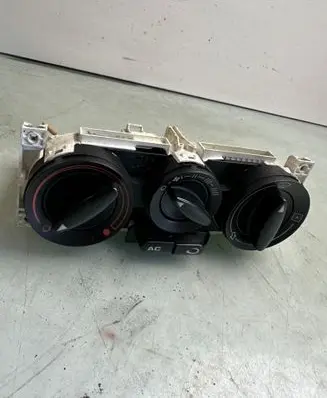 Skoda Octavia Mk1 (1U) Climate control unit 1M0820045A 133819B35 901511050000