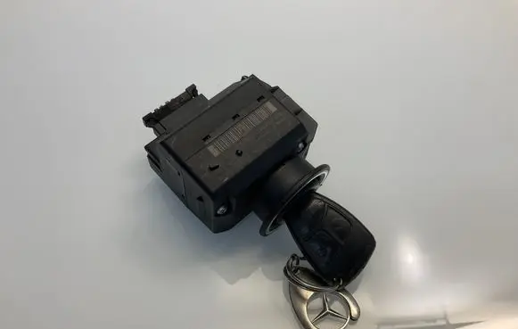 Mercedes-Benz CLK A209 C209 Ignition lock 2095450508 A2095450508