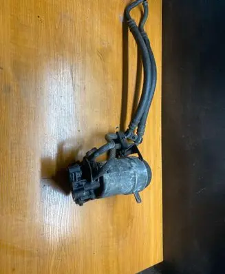 BMW 5 E39 Oil filter mounting bracket