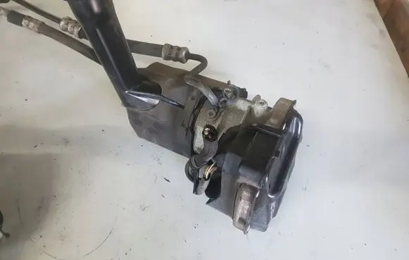 Peugeot 308 Power steering pump 9684554780