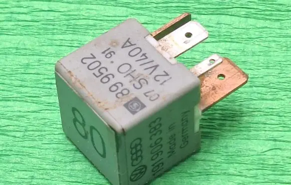 Volkswagen Golf III Other relay 191906383