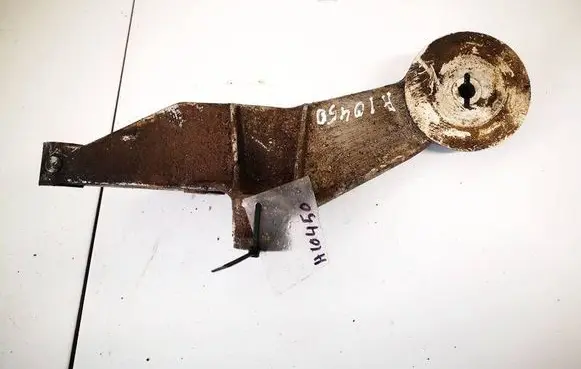 Engine mounting bracket
