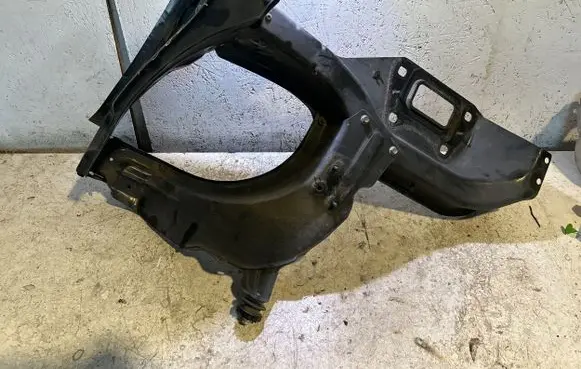 Mercedes-Benz ML W164 Headlight/headlamp mounting bracket A2048173420