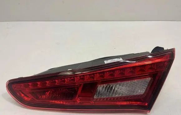 Alfa Romeo Giulietta Tailgate rear/tail lights 50531132 02041599900010