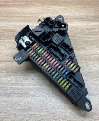 BMW 5 E60 E61 Fuse module 6906618 518956024