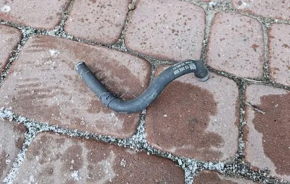 Opel Adam Engine coolant pipe/hose 13355359