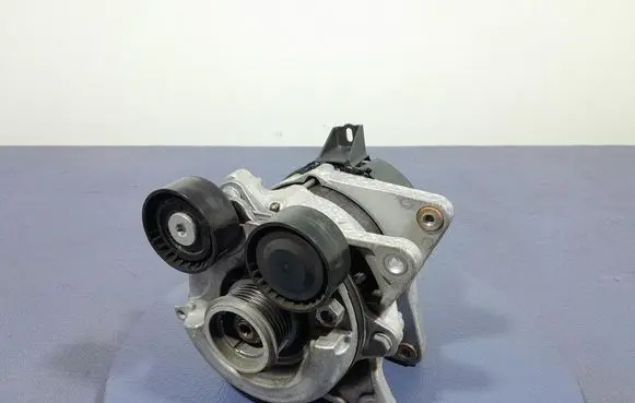 Renault Captur Generator/alternator 2310A1749R