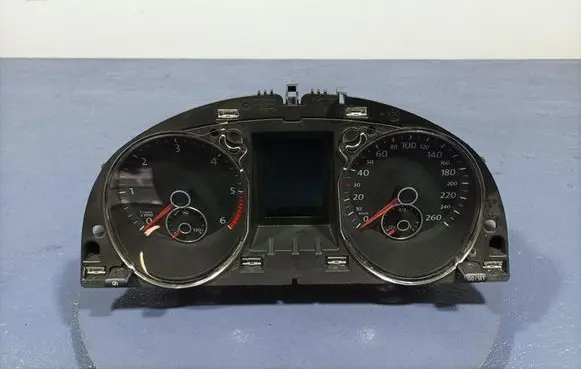 Volkswagen PASSAT B6 Speedometer (instrument cluster) 3C0920872B
