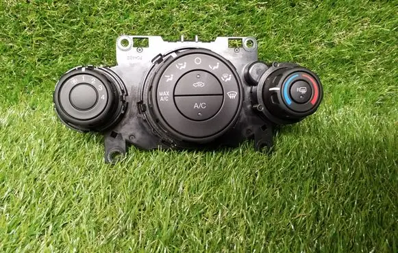 Ford Fiesta Climate control unit D2BT19980AF