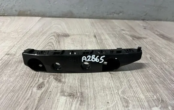 Nissan Pulsar Front bumper mounting bracket 62224-3ZL0A