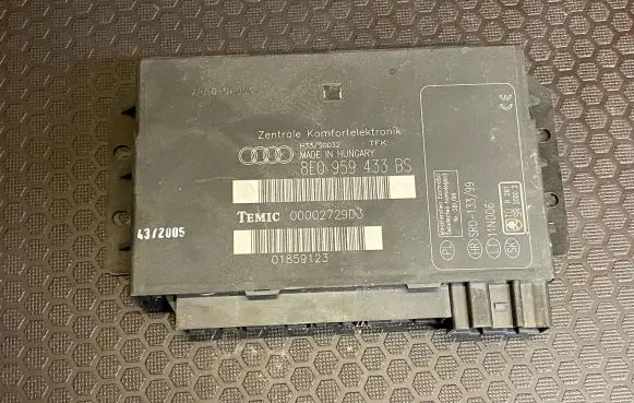 Audi A4 S4 B7 8E 8H Comfort/convenience module 8E0959433BS