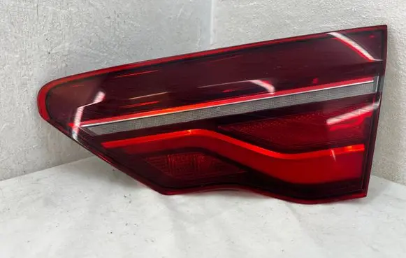Tailgate rear/tail lights