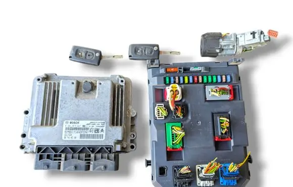 Citroen C3 Picasso Engine ECU kit and lock set 0281015847 9674245180