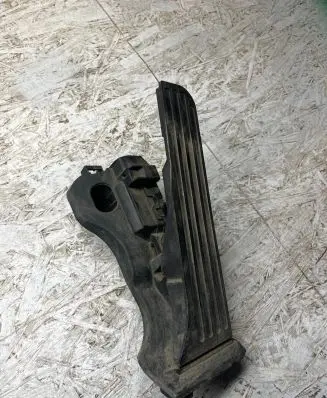 Volkswagen PASSAT B6 Accelerator throttle pedal 1K1721503L 6PV00860000