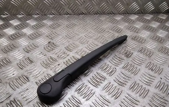Rear wiper blade arm